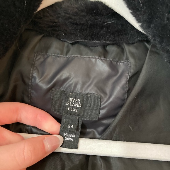 River Island Women’s Longline Padded Jacket with Faux-Fur Hood - Picture 8 of 10